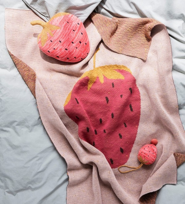 Kocyk dziecięcy truskawka FRUITICANA 80x100 STRAWBERRY Czerwono-Różowy