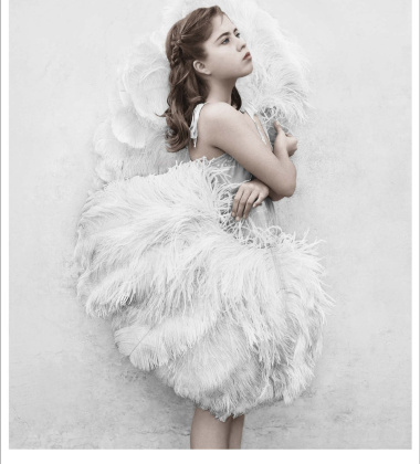 Poster 50x70 THIRTEEN 6 White Feather By Vee Speers