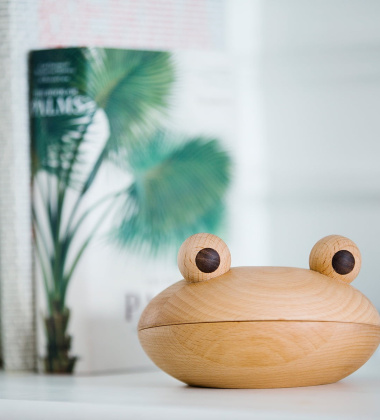 Drewniane pudełeczko żaba THE FROG BOWL 8x13,5 Buk-Orzech