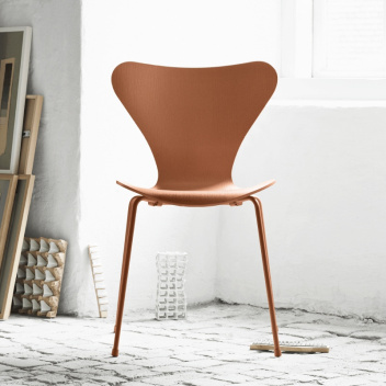 Krzesło drewniane SERIES 7 Monochrome 3107 Chevalier Orange