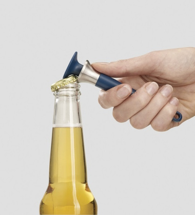 Magnetyczny otwieracz do butelek BARWISE Magnetic Bottle Opener by Joseph Joseph - Blue