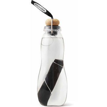 Butelka szklana na wodę z filtrem z węgla białego w pokrowcu EAU GOOD 650 ml Czarna