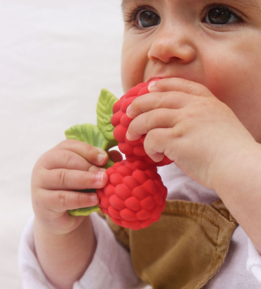 Gryzak z organicznego kauczuku Hevea VALERY THE RASPBERRY Maliny