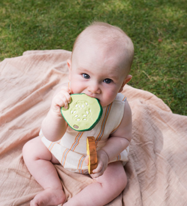 Gryzak z organicznego kauczuku Hevea PEPINO THE CUCUMBER Ogórek