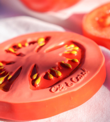 Gryzak z organicznego kauczuku Hevea RENATO THE TOMATO Pomidor