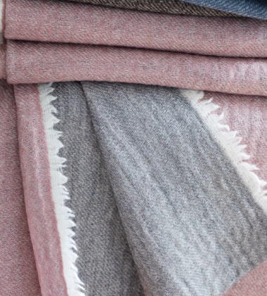 Koc wełniany dwustronny - dwukolorowy DUETTO 140x180 Rose-Grey