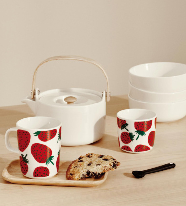 Kubek z porcelany 250 ml MANSIKKA Coffee Mug by Marimekko