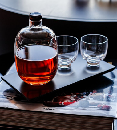 Komplet do whisky z drewnianą tacą MALT WHISKY SET 5 WITH WOODEN TRAY by Mikko Laakkonen