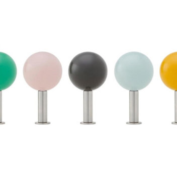 Komplet drewnianych kolorowych wieszaków DOTS Set of 5 - Palm Springs SS