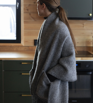 Szal-ponczo wełniany z kieszeniami 60x170 UNI Wool Pocket Shawl - Grey