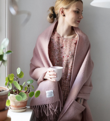 Szal-ponczo wełniany z kieszeniami 60x170 UNI Wool Pocket Shawl - Dusty Rose