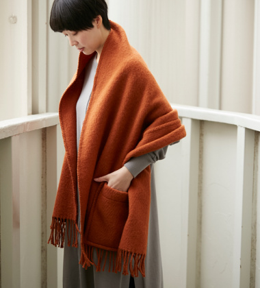 Szal-ponczo wełniany z kieszeniami 60x170 UNI Wool Pocket Shawl - Cinnamon