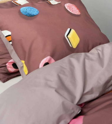 Pościel bawełniana dwustronna w cukierki lukrecjowe haribo 200x220 DROP IT Duvet Cover