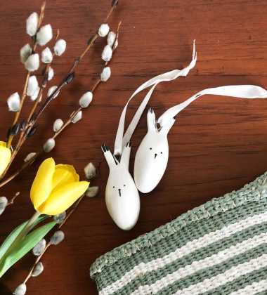 Zawieszka drewniany króliczek Jacaranda Wooden Ornament - White Bunny