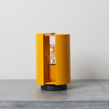 Lampa stołowa z regulacją światła PIVOTANTE À POSER 50th by Charlotte Perriand - Yellow RAL1033