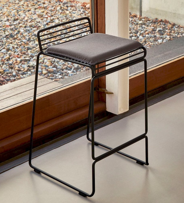 Hoker outdoorowy z poduszką H65 cm HEE Bar Stool - Black - EXPO