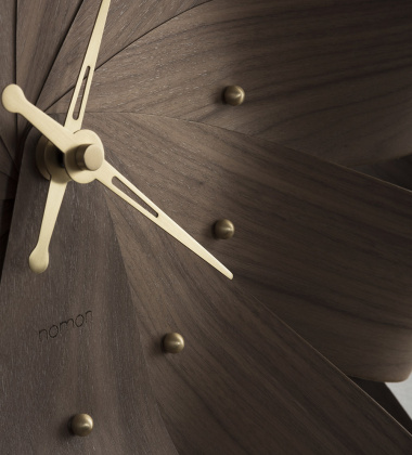 Drewniany zegar ścienny 52x8 cm BRISA Wall Clock - Walnut-Polished Brass Hands and Time signals